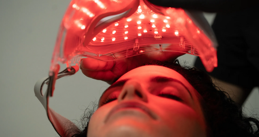 LED Masken im Test: Die 3 besten LED-Gesichtsmasken 2025 für strahlende Haut